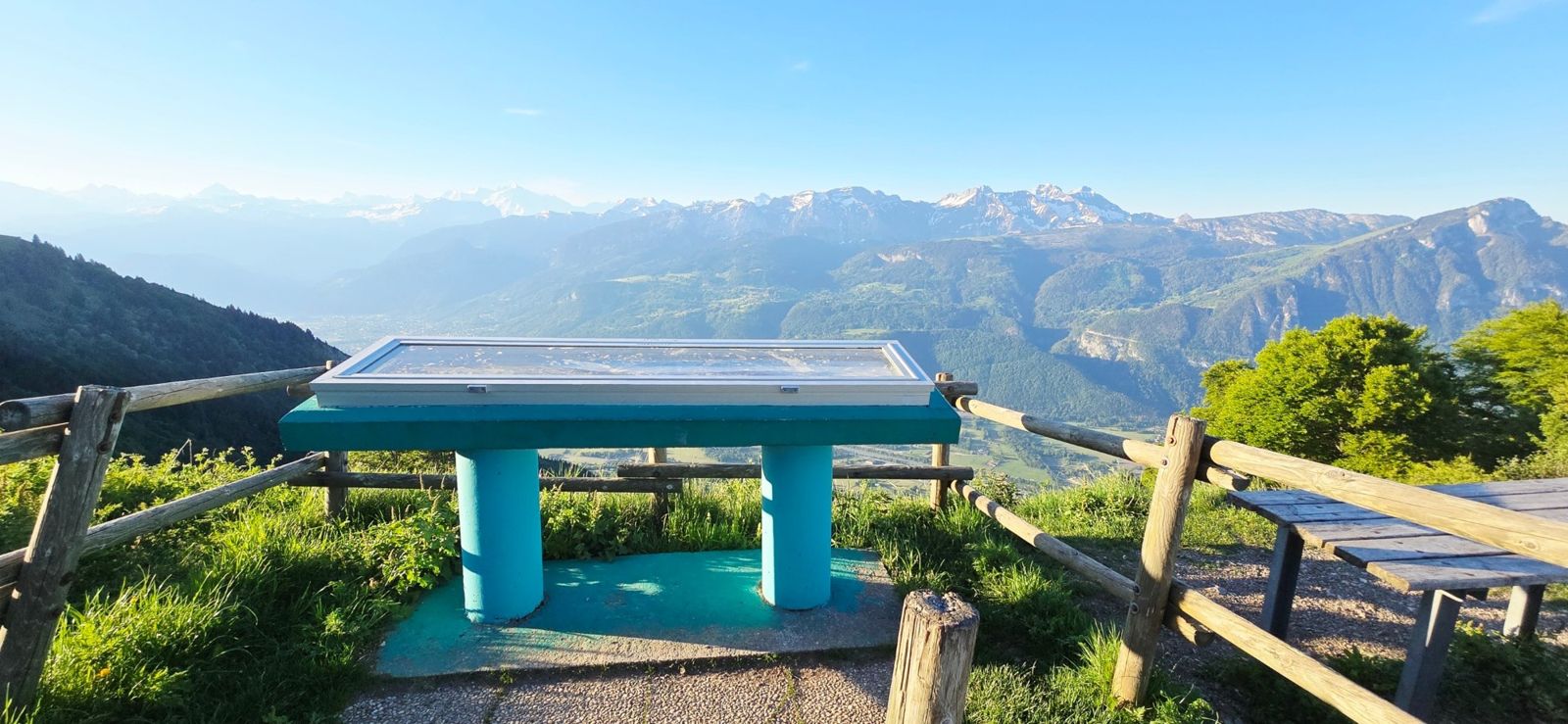 Table d'orientation du Môle et chaîne des Aravis